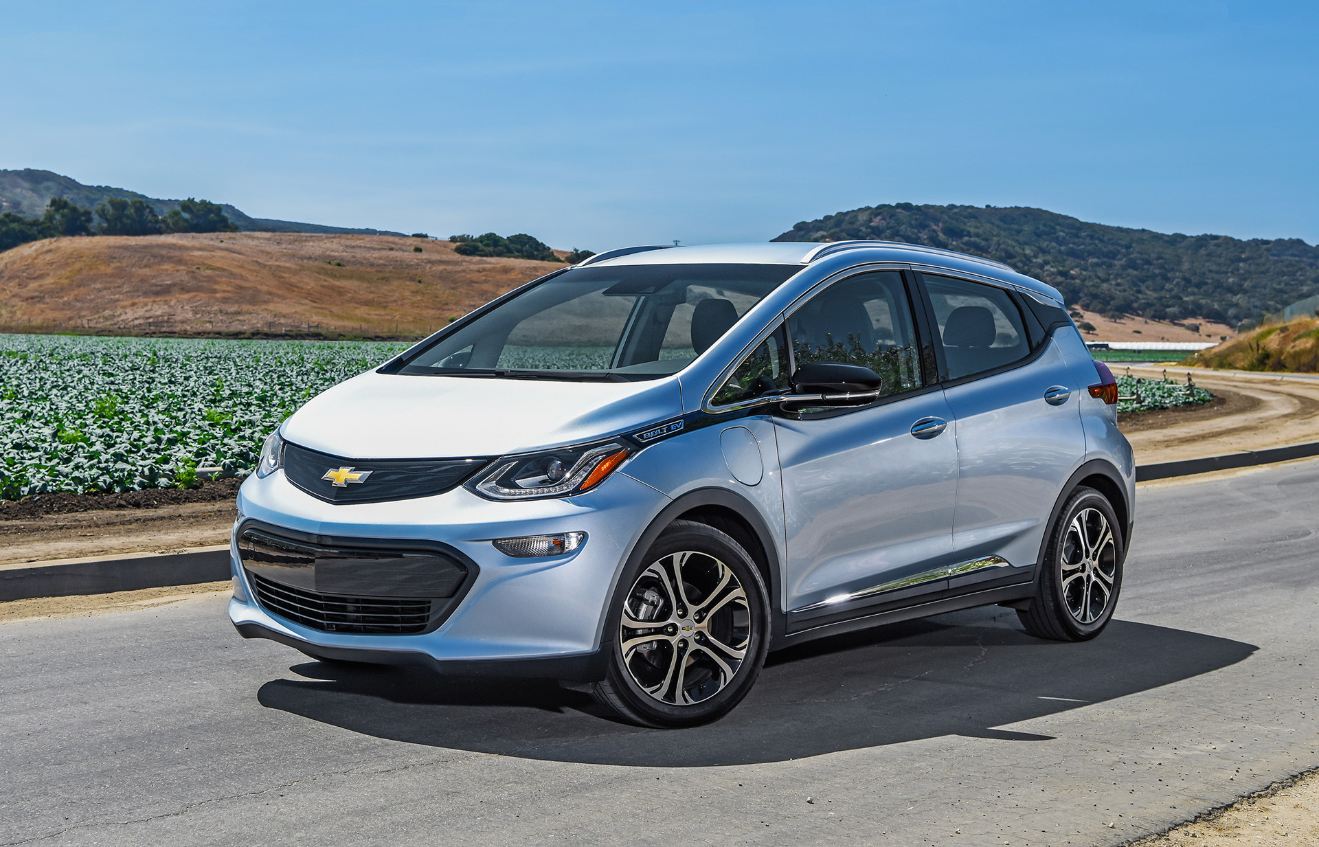 GM asks Chevy Bolt EV drivers to park 50 feet from other vehicles, due to fire riskGM asks Chevy Bolt EV drivers to park 50 feet from other vehicles, due to fire risk