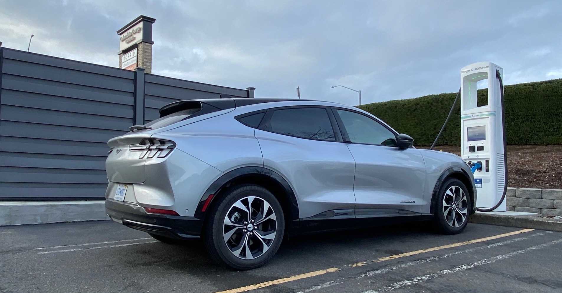 Electrify America tops other EV charging networks in study of user experienceElectrify America tops other EV charging networks in study of user experience