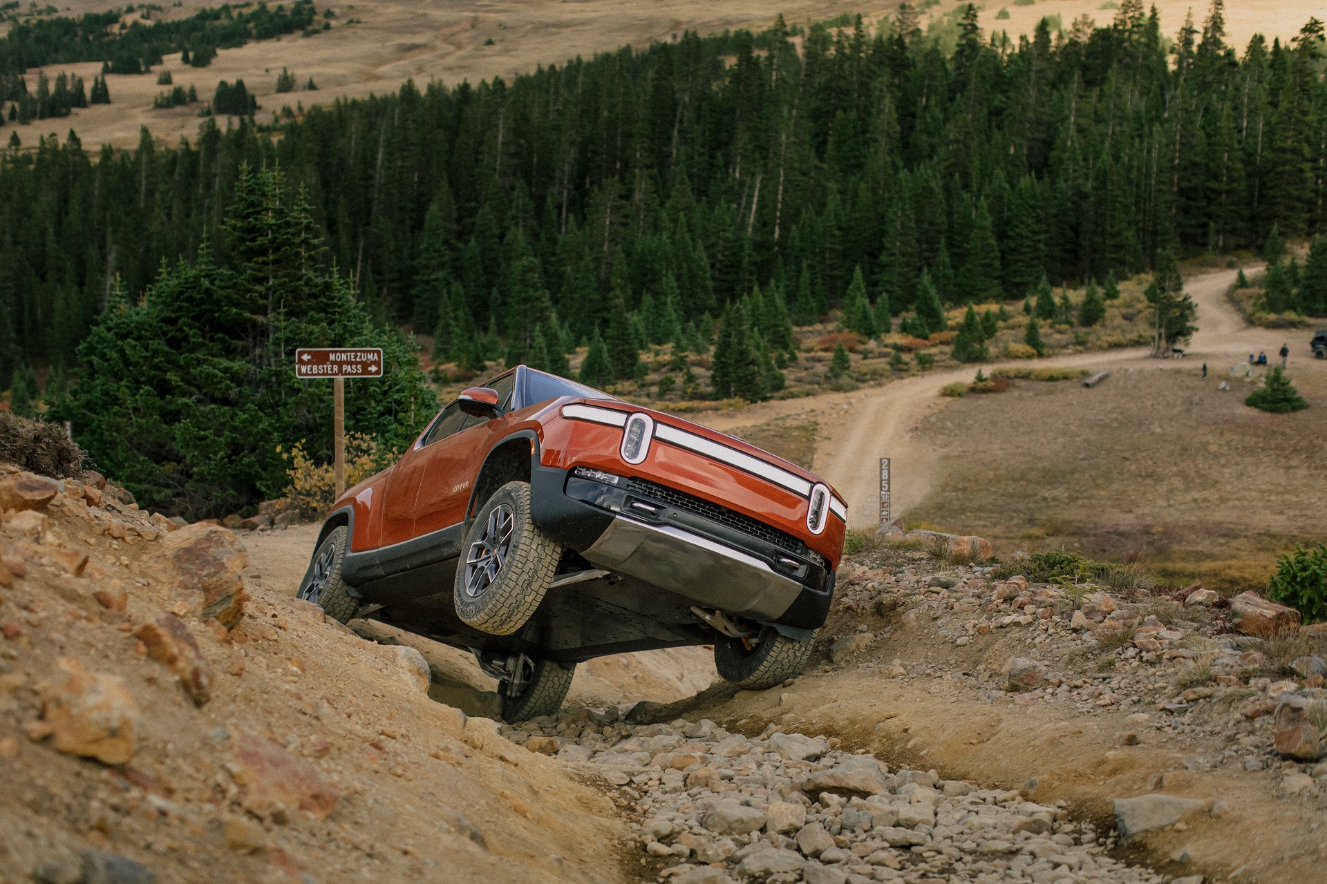 Rivian shows off R1T on- and off-road ability set with drive-mode differencesRivian shows off R1T on- and off-road ability set with drive-mode differences
