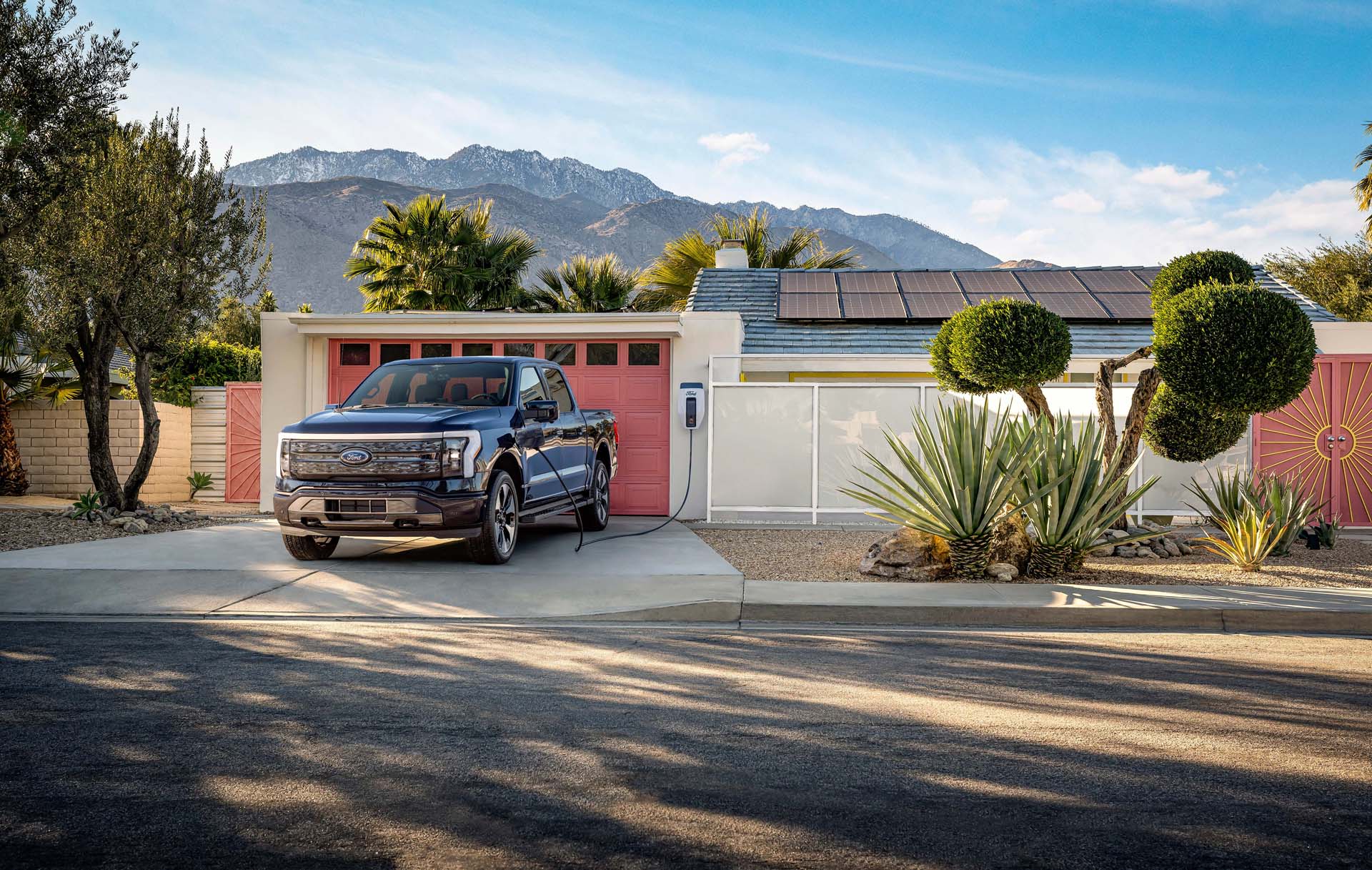 Ford F-150 Lightning will team with home solar, bypass brownouts: Here’s howFord F-150 Lightning will team with home solar, bypass brownouts: Here’s how
