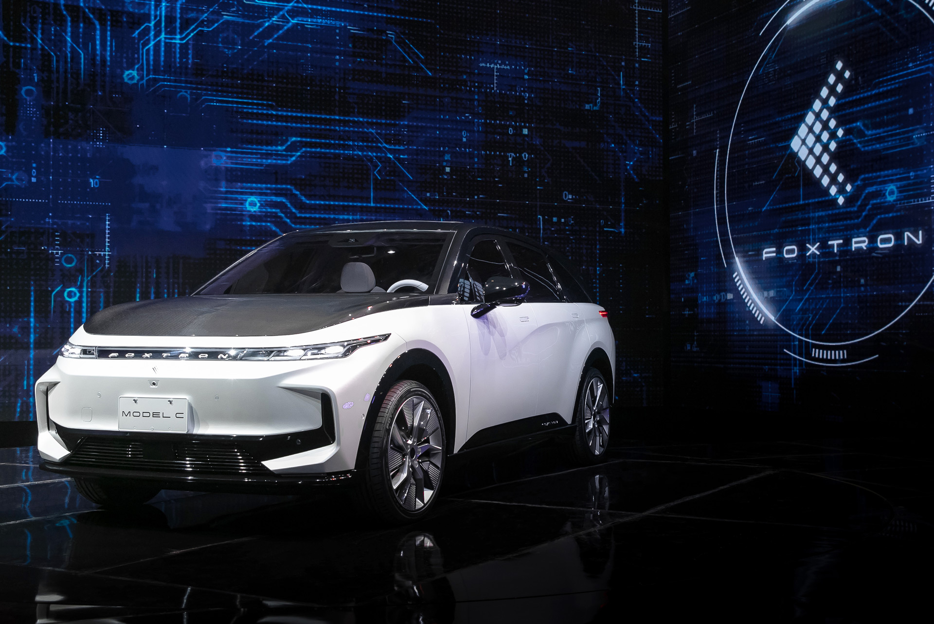 Foxconn reveals three "self-developed" EVs, aims to become global automakerFoxconn reveals three "self-developed" EVs, aims to become global automaker