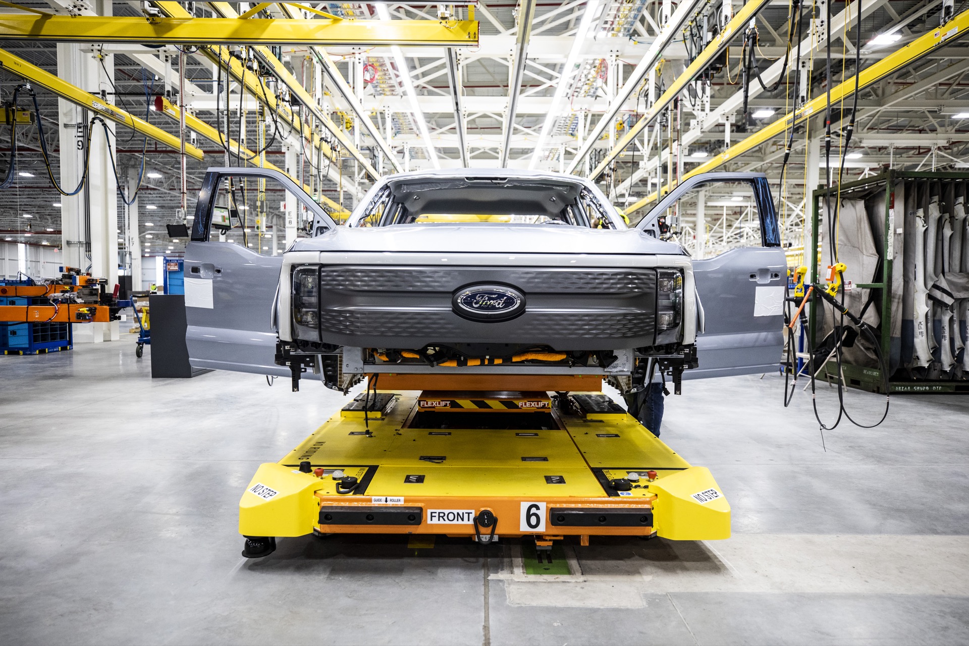 Ford F-150 Lightning electric trucks already produced, first deliveries still due for spring 2022Ford F-150 Lightning electric trucks already produced, first deliveries still due for spring 2022