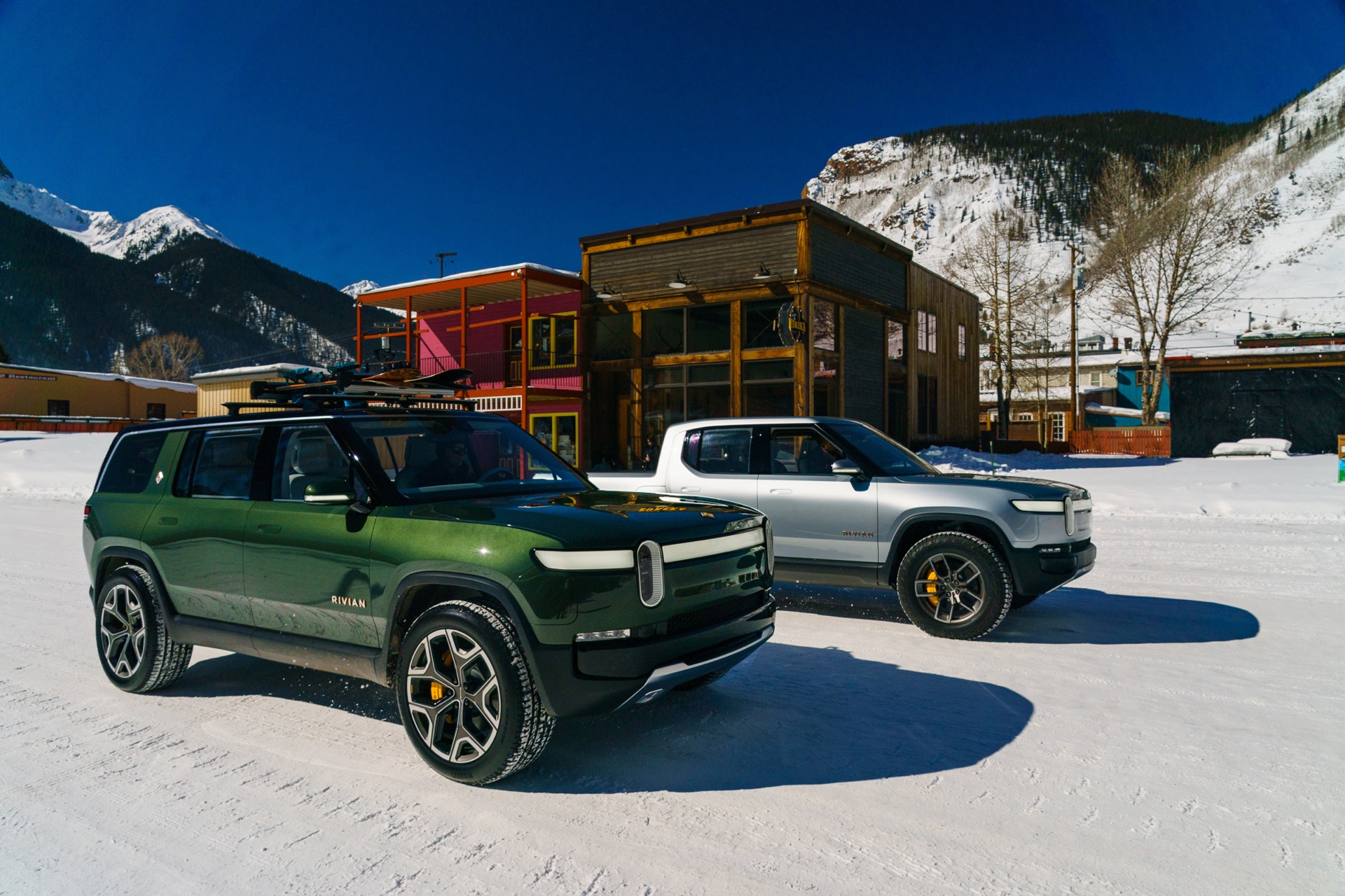 2022 Rivian R1T and R1S: Both electric trucks top 300 miles of EPA range2022 Rivian R1T and R1S: Both electric trucks top 300 miles of EPA range