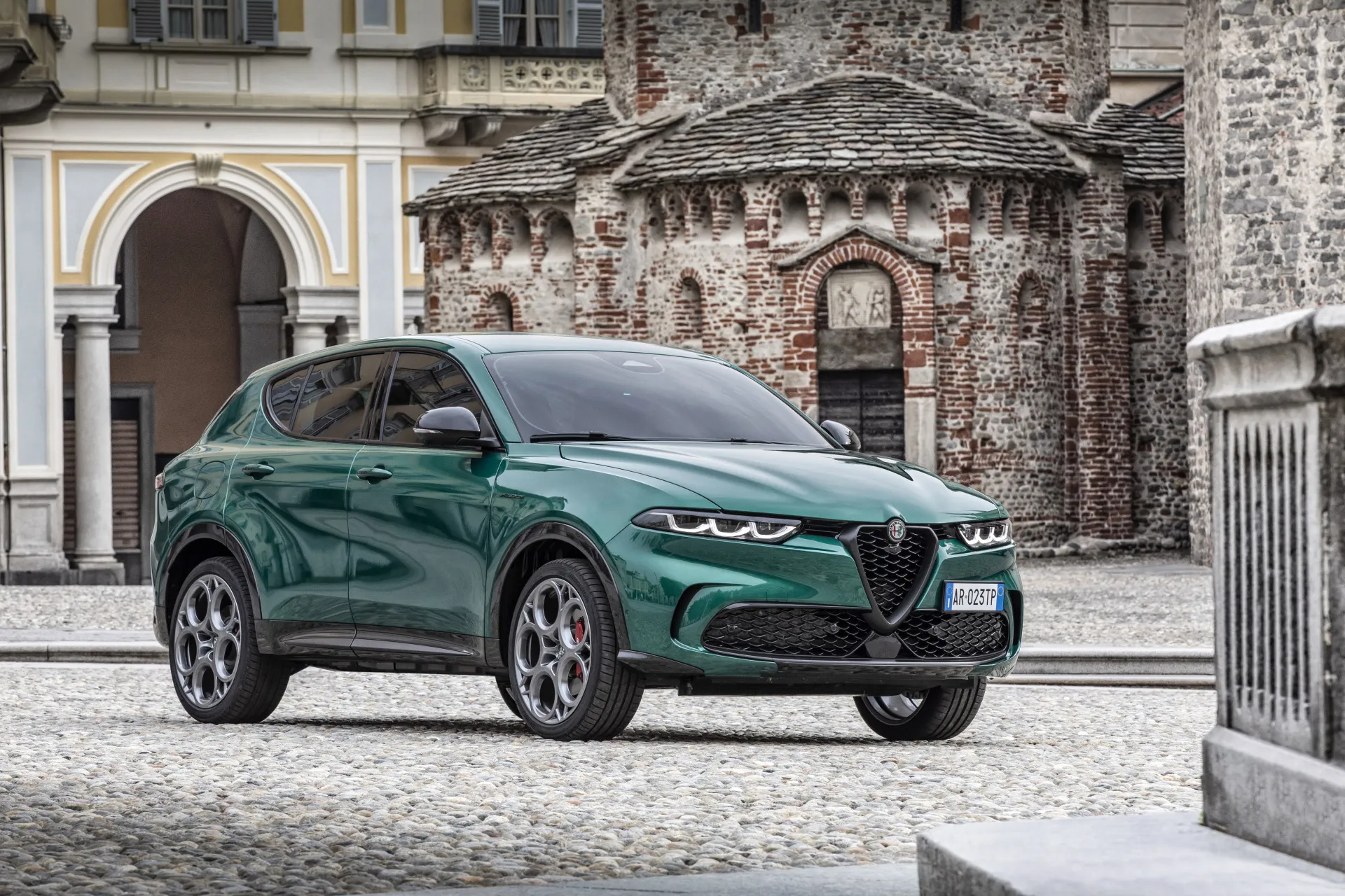 2024 Alfa Romeo Tonale PHEV rated at 33 electric miles—and 29 mpg